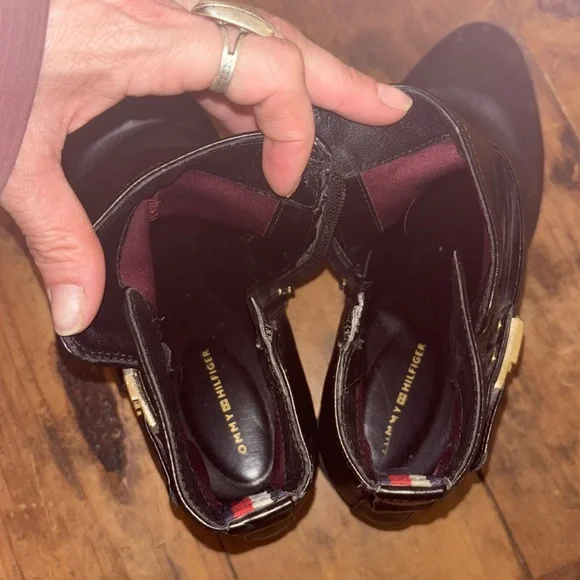 Tommy Hilfiger Black Ankle zipper boots 7M with Gold Emblem - Picture 13 of 16